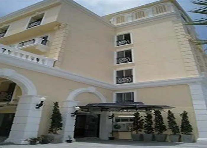Rafael And Mansion 3*